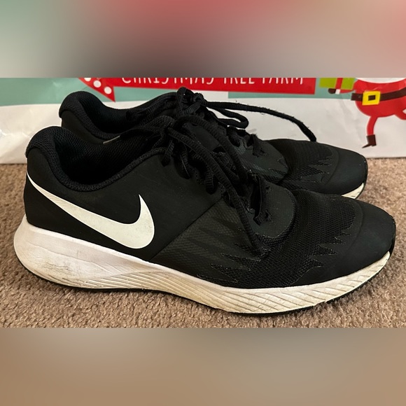 Nike Revolution Girls Athletic Running Gym Shoes Black Pink Sneakers 907254-001 - Picture 8 of 13